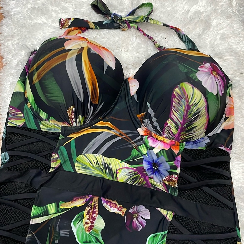 Swim suit flower print. Size 3X
